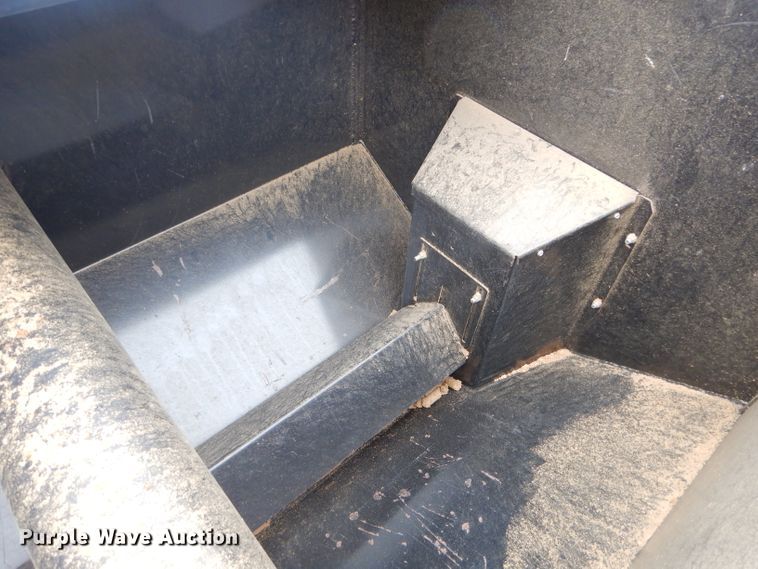 image for item GG9521 2018 Crownline steel livestock feeder