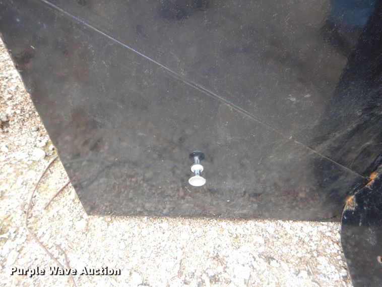 image for item GG9521 2018 Crownline steel livestock feeder