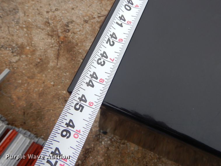 image for item GG9521 2018 Crownline steel livestock feeder