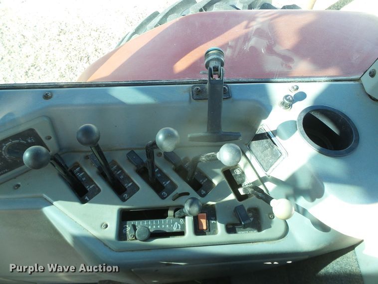 image for item H1253 1997 AGCO Allis 9675 MFWD tractor