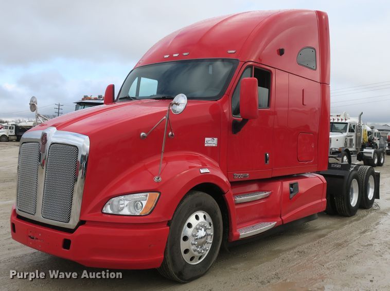 image for item DB10072 2012 Kenworth T700 semi truck