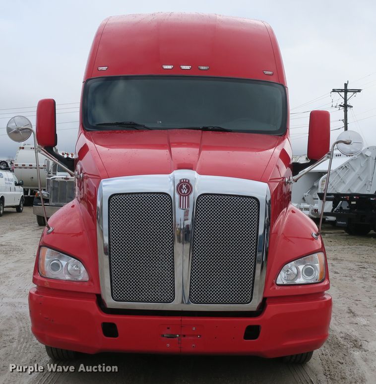 image for item DB10072 2012 Kenworth T700 semi truck