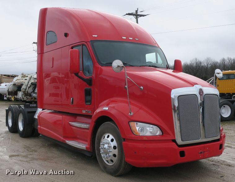 image for item DB10072 2012 Kenworth T700 semi truck