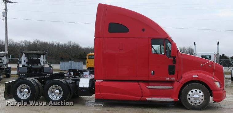 image for item DB10072 2012 Kenworth T700 semi truck