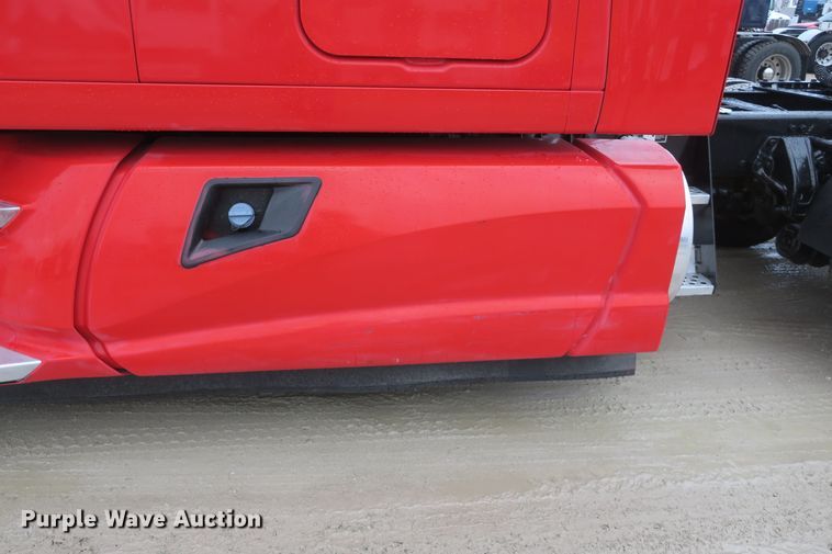 image for item DB10072 2012 Kenworth T700 semi truck