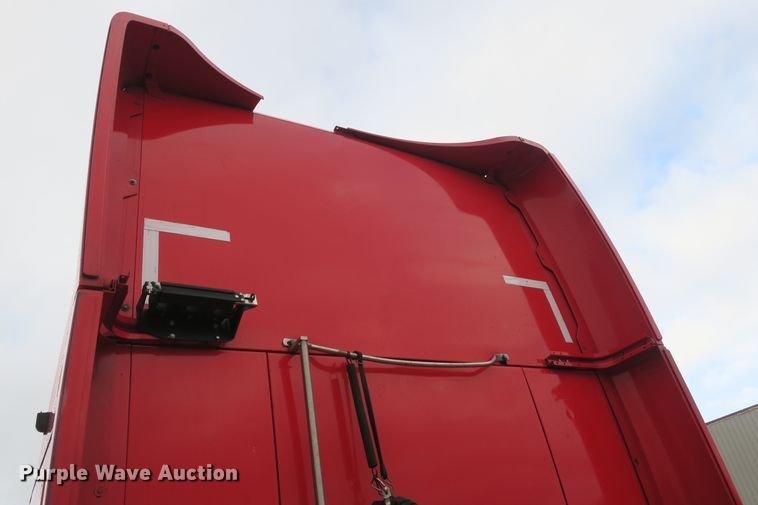 image for item DB10072 2012 Kenworth T700 semi truck