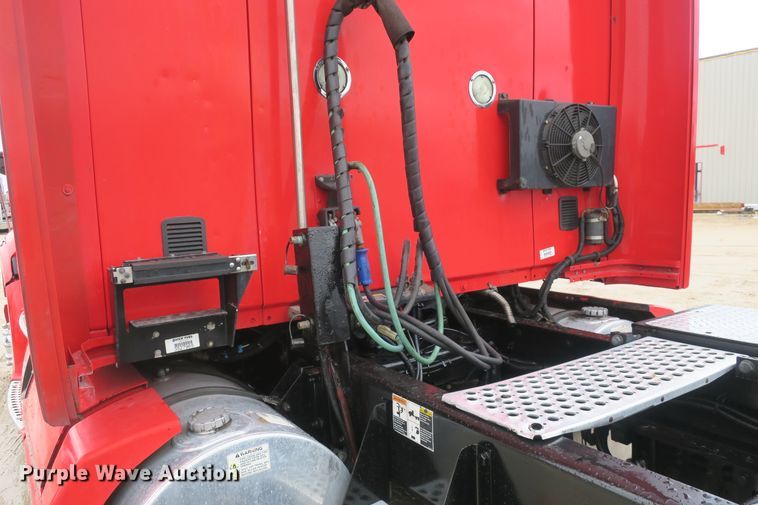 image for item DB10072 2012 Kenworth T700 semi truck