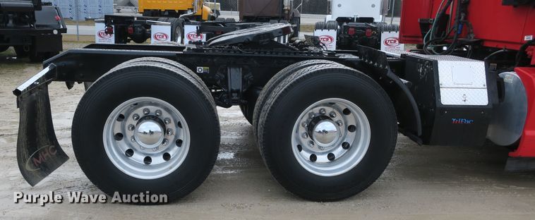 image for item DB10072 2012 Kenworth T700 semi truck