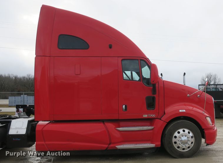 image for item DB10072 2012 Kenworth T700 semi truck