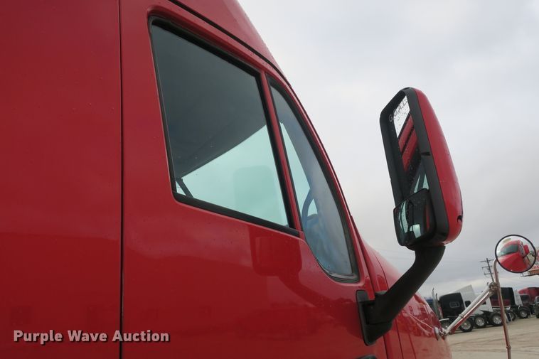 image for item DB10072 2012 Kenworth T700 semi truck