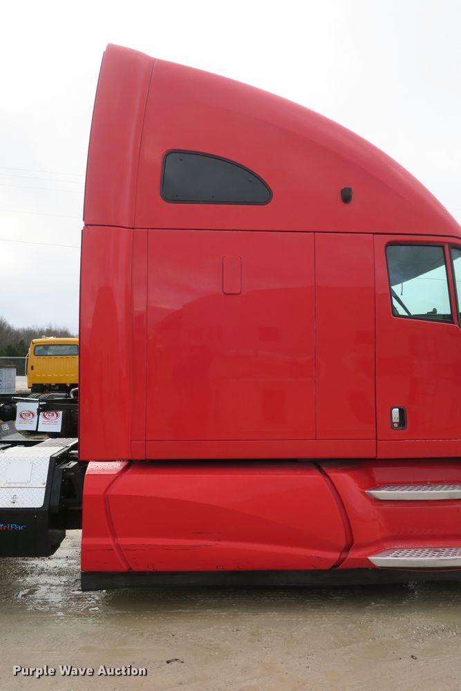 image for item DB10072 2012 Kenworth T700 semi truck