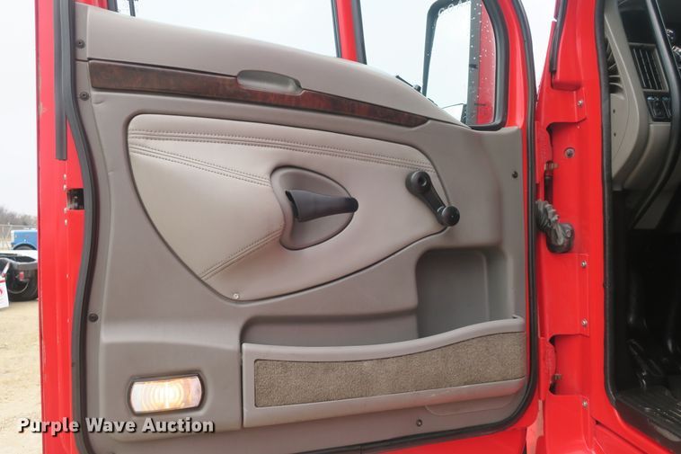 image for item DB10072 2012 Kenworth T700 semi truck