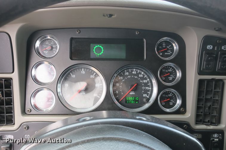 image for item DB10072 2012 Kenworth T700 semi truck