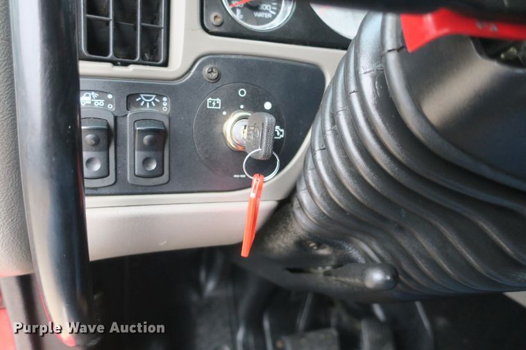 image for item DB10072 2012 Kenworth T700 semi truck