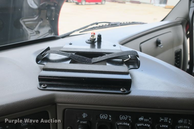 image for item DB10072 2012 Kenworth T700 semi truck