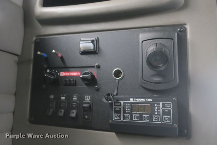 image for item DB10072 2012 Kenworth T700 semi truck