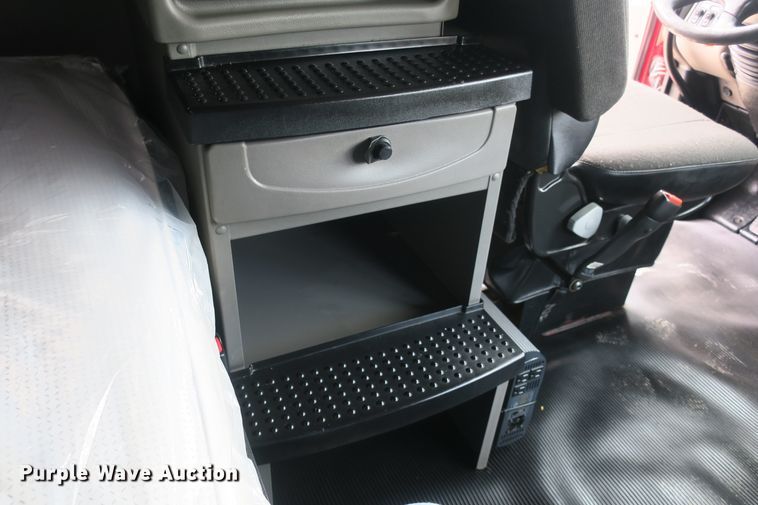 image for item DB10072 2012 Kenworth T700 semi truck