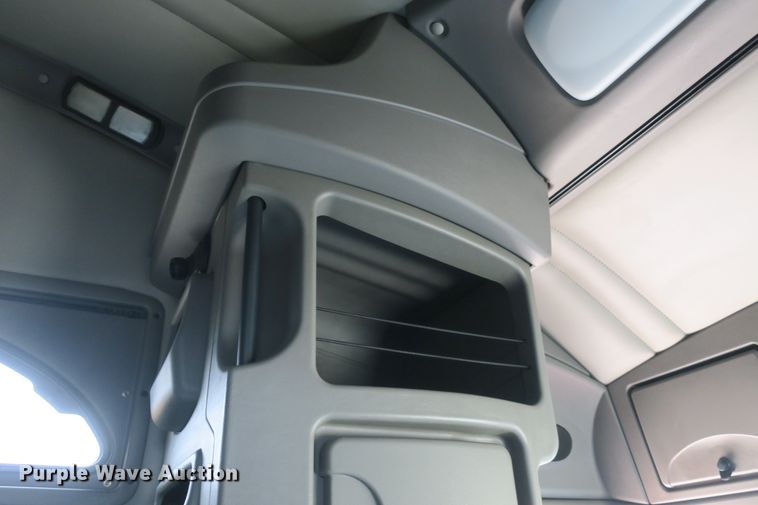 image for item DB10072 2012 Kenworth T700 semi truck