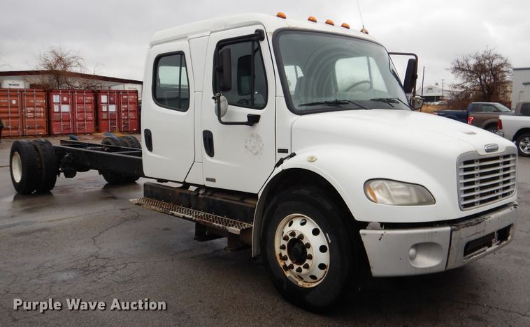 image for item DE4061 2007 Freightliner Business Class M2 Crew Cab truck cab and chassis