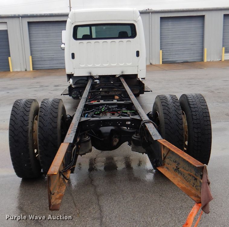 image for item DE4061 2007 Freightliner Business Class M2 Crew Cab truck cab and chassis