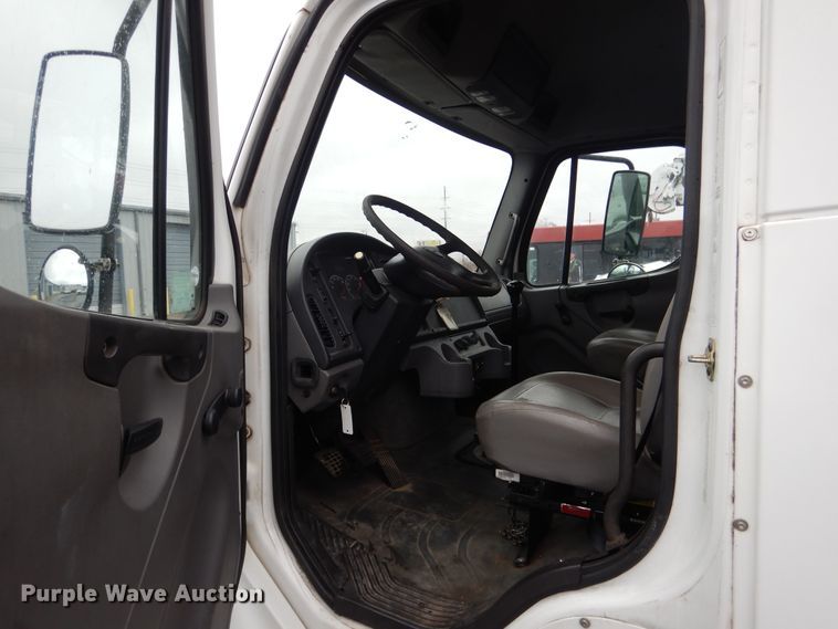 image for item DE4061 2007 Freightliner Business Class M2 Crew Cab truck cab and chassis