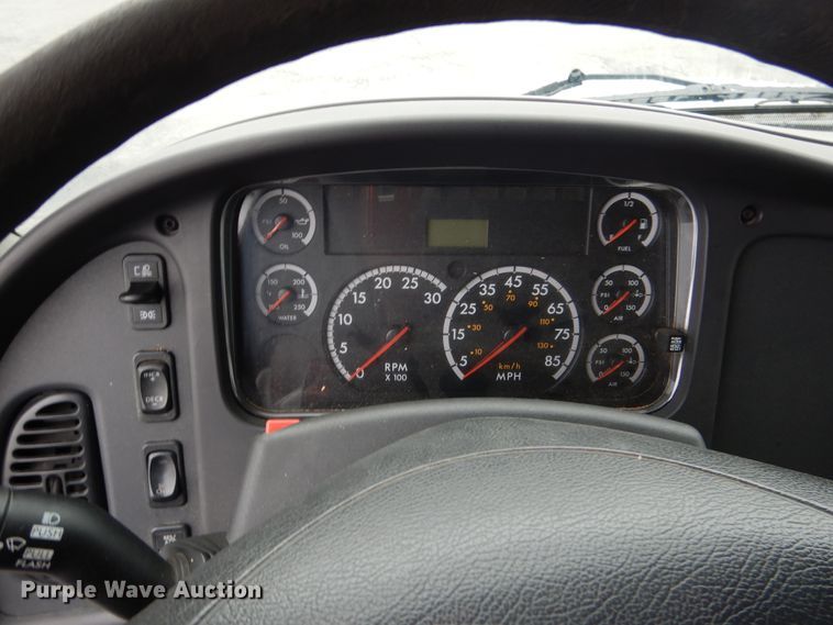 image for item DE4061 2007 Freightliner Business Class M2 Crew Cab truck cab and chassis