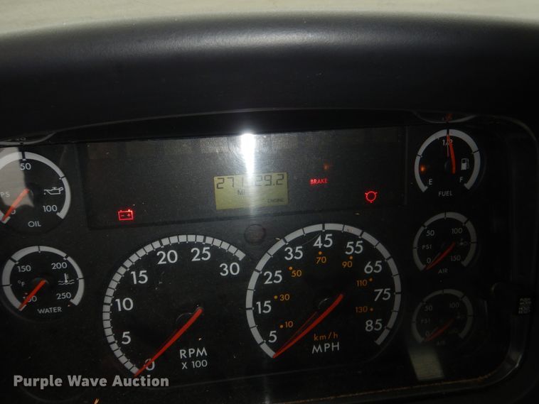 image for item DE4061 2007 Freightliner Business Class M2 Crew Cab truck cab and chassis