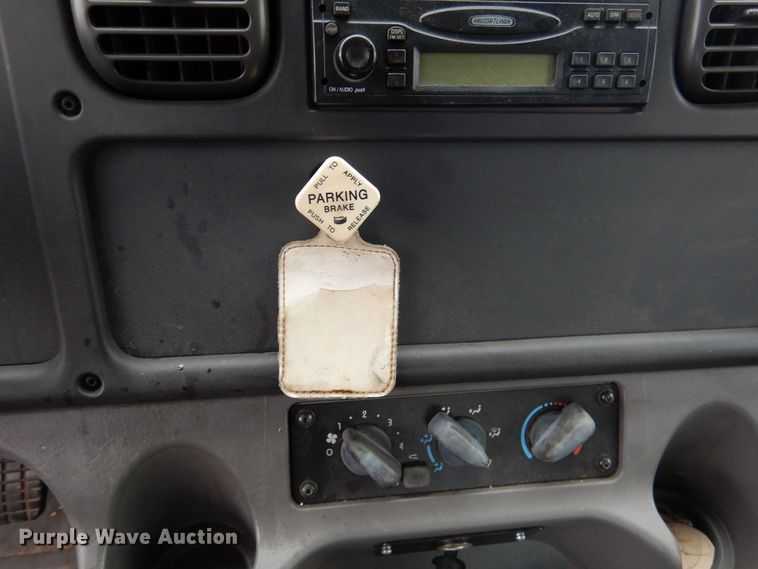 image for item DE4061 2007 Freightliner Business Class M2 Crew Cab truck cab and chassis