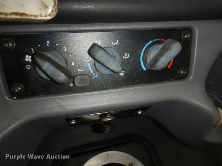 image for item DE4061 2007 Freightliner Business Class M2 Crew Cab truck cab and chassis