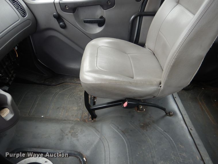 image for item DE4061 2007 Freightliner Business Class M2 Crew Cab truck cab and chassis