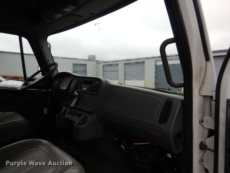 image for item DE4061 2007 Freightliner Business Class M2 Crew Cab truck cab and chassis