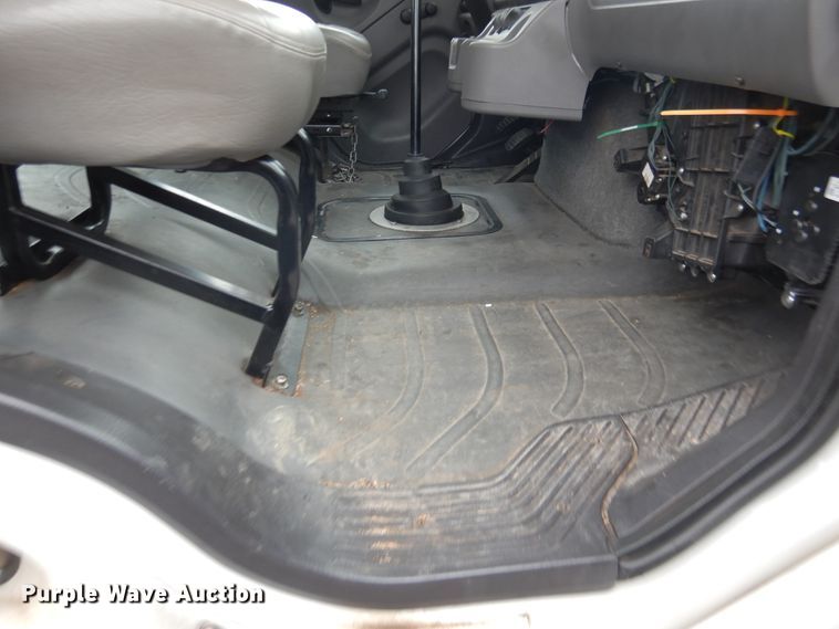 image for item DE4061 2007 Freightliner Business Class M2 Crew Cab truck cab and chassis