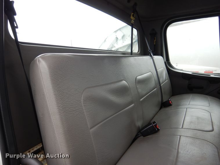 image for item DE4061 2007 Freightliner Business Class M2 Crew Cab truck cab and chassis