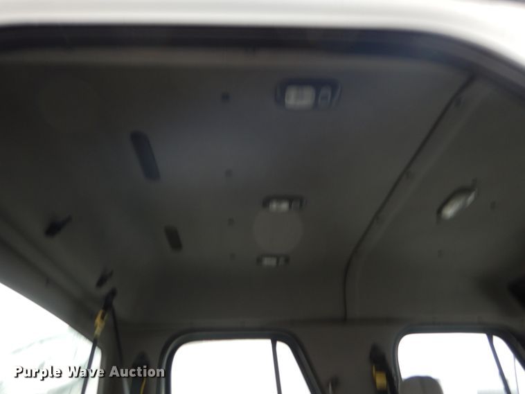 image for item DE4061 2007 Freightliner Business Class M2 Crew Cab truck cab and chassis