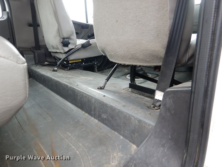 image for item DE4061 2007 Freightliner Business Class M2 Crew Cab truck cab and chassis