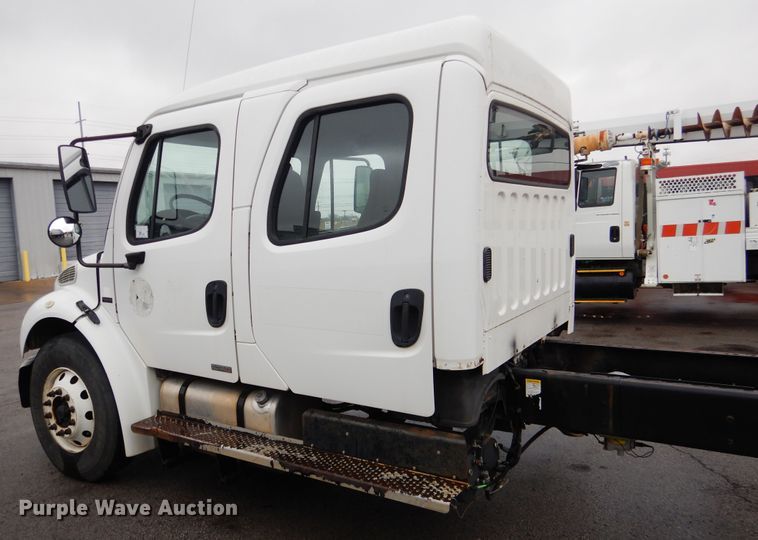 image for item DE4061 2007 Freightliner Business Class M2 Crew Cab truck cab and chassis