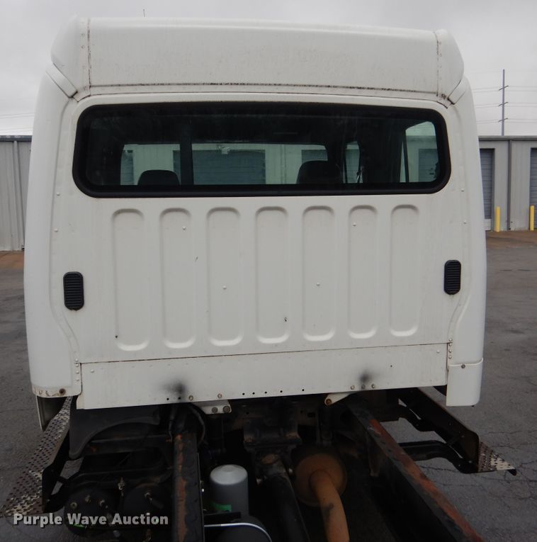 image for item DE4061 2007 Freightliner Business Class M2 Crew Cab truck cab and chassis
