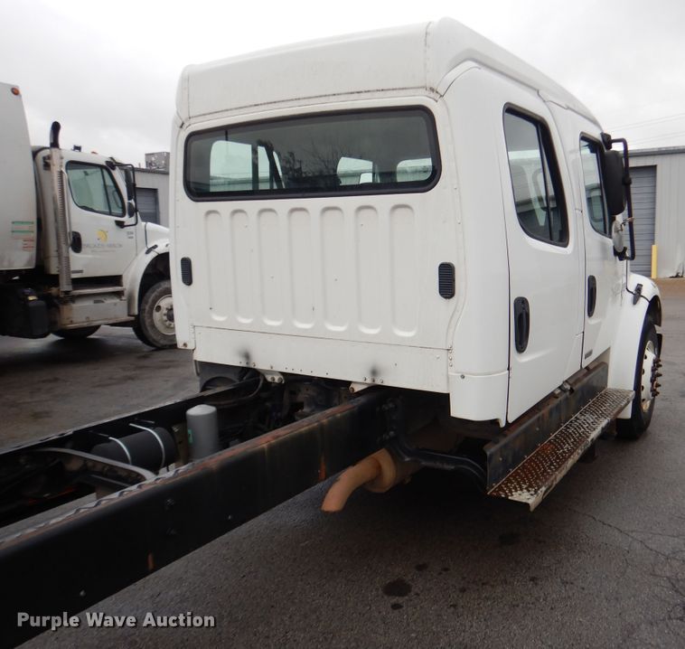 image for item DE4061 2007 Freightliner Business Class M2 Crew Cab truck cab and chassis