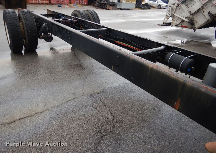 image for item DE4061 2007 Freightliner Business Class M2 Crew Cab truck cab and chassis