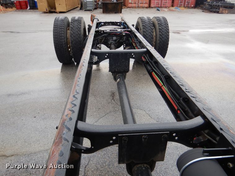 image for item DE4061 2007 Freightliner Business Class M2 Crew Cab truck cab and chassis