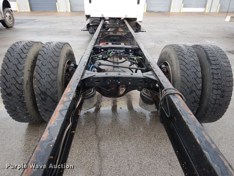 image for item DE4061 2007 Freightliner Business Class M2 Crew Cab truck cab and chassis