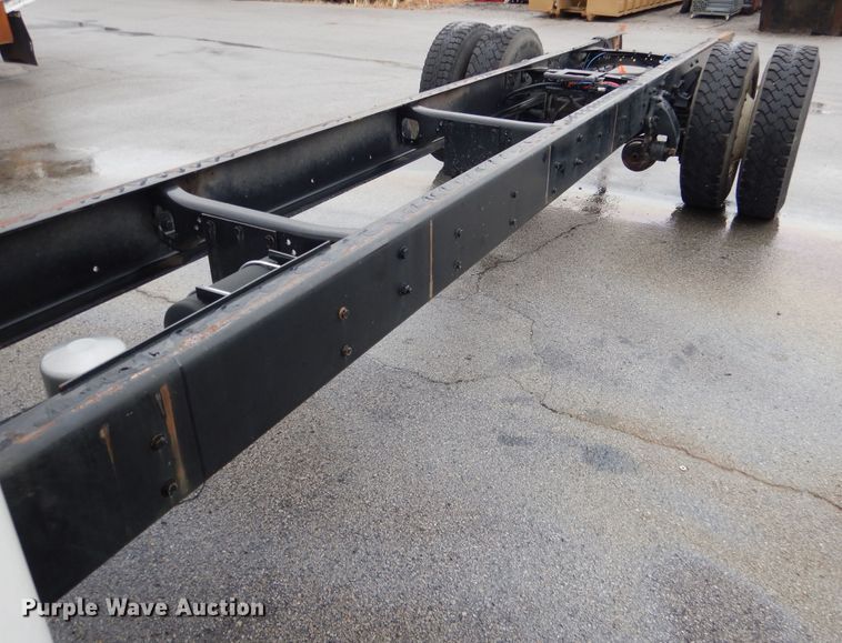 image for item DE4061 2007 Freightliner Business Class M2 Crew Cab truck cab and chassis