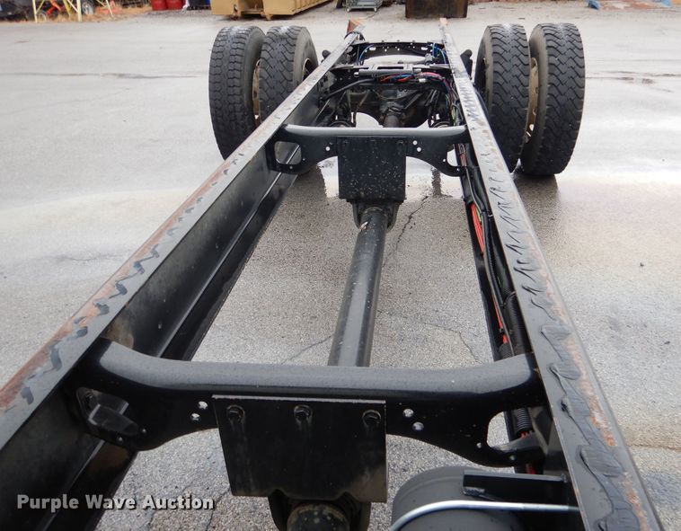 image for item DE4061 2007 Freightliner Business Class M2 Crew Cab truck cab and chassis