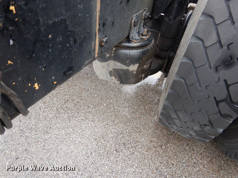 image for item DE4061 2007 Freightliner Business Class M2 Crew Cab truck cab and chassis