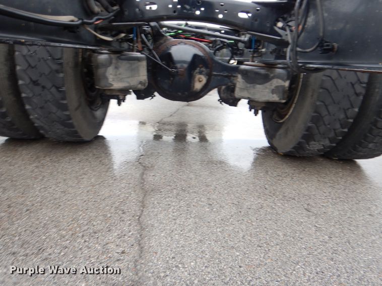 image for item DE4061 2007 Freightliner Business Class M2 Crew Cab truck cab and chassis