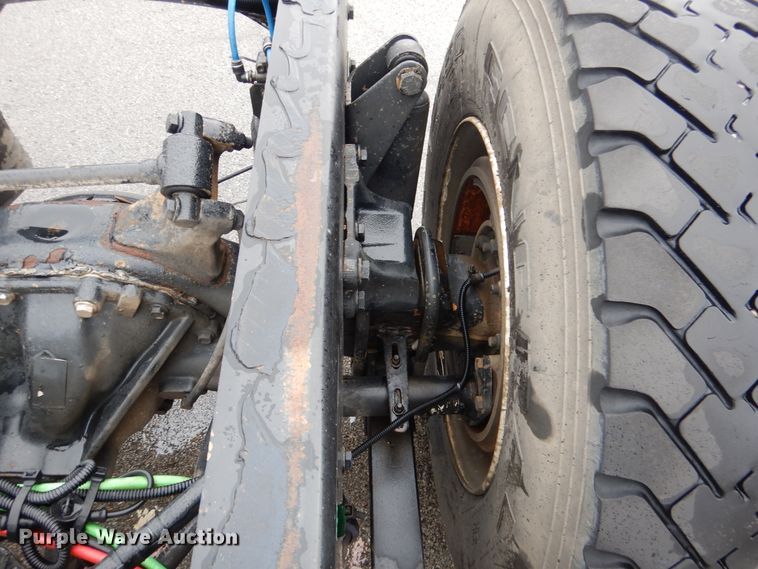 image for item DE4061 2007 Freightliner Business Class M2 Crew Cab truck cab and chassis