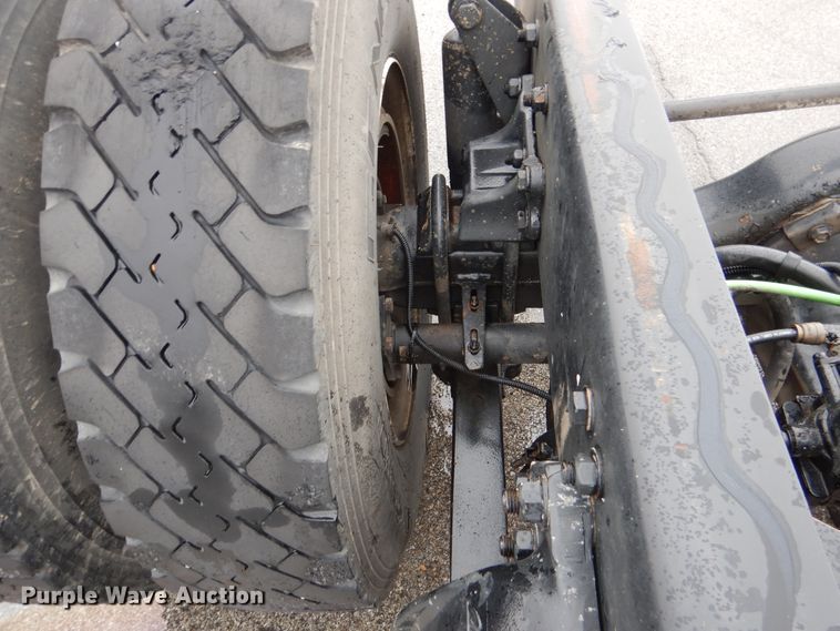 image for item DE4061 2007 Freightliner Business Class M2 Crew Cab truck cab and chassis