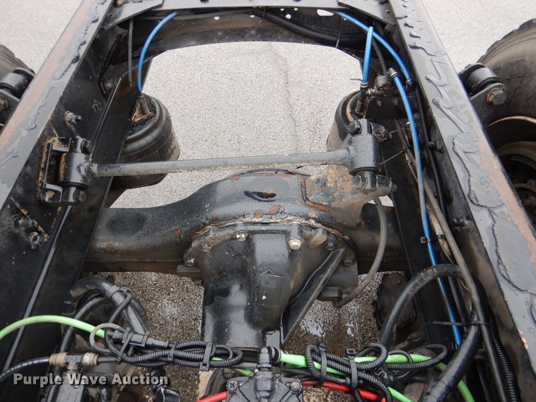 image for item DE4061 2007 Freightliner Business Class M2 Crew Cab truck cab and chassis