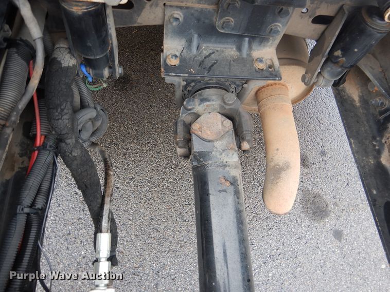 image for item DE4061 2007 Freightliner Business Class M2 Crew Cab truck cab and chassis