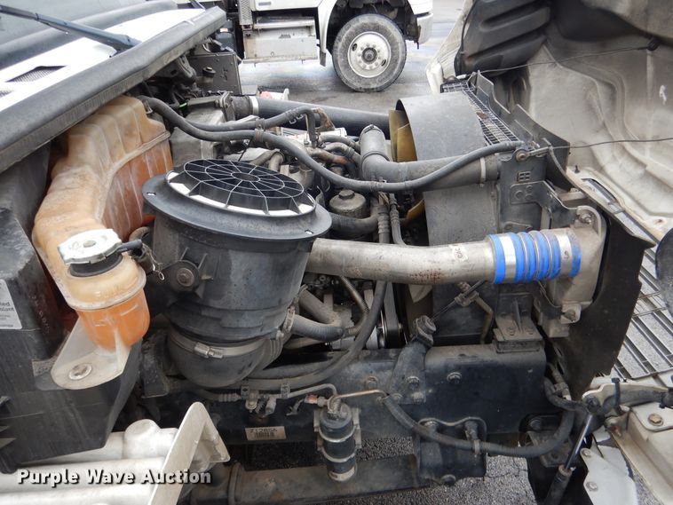 image for item DE4061 2007 Freightliner Business Class M2 Crew Cab truck cab and chassis